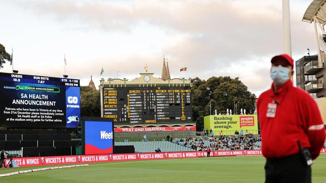 A Covid health announcement during a game at Adelaide Oval.