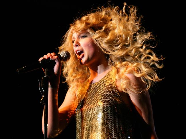 SYDNEY, AUSTRALIA - MARCH 12:  Musician Taylor Swift performs on stage in concert on the Sydney stop of her "Fearless" tour at The Factory Theatre on March 12, 2009 in Sydney, Australia.  (Photo by Don Arnold/WireImage)