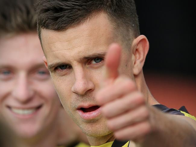 Brett Deledio signals he’s right to go at Richmond training on Thursday. Picture: Wayne Ludbey