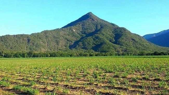 A Man Is Rescued From Walsh S Pyramid Girl Stung By Suspected Irukandji The Advertiser