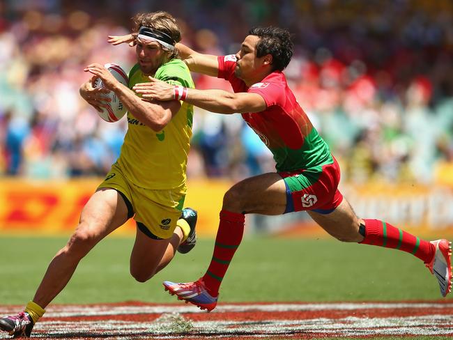 Commonwealth Games 2018: Australia's sevens couple Charlotte Caslick and  Lewis Holland keep their distance
