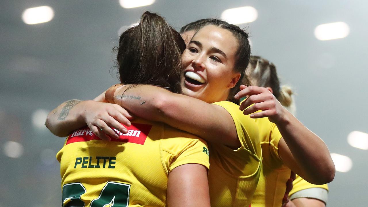 Isabelle Kelly (C) is one NRLW star on rugby’s radar. Picture: George Wood/Getty Images