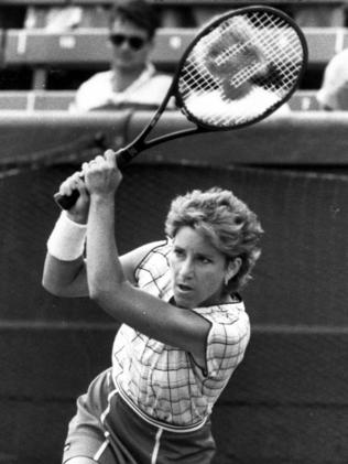 1985. Chris Evert playing a two-handed backhand. 1985 Australian Open. Tennis.