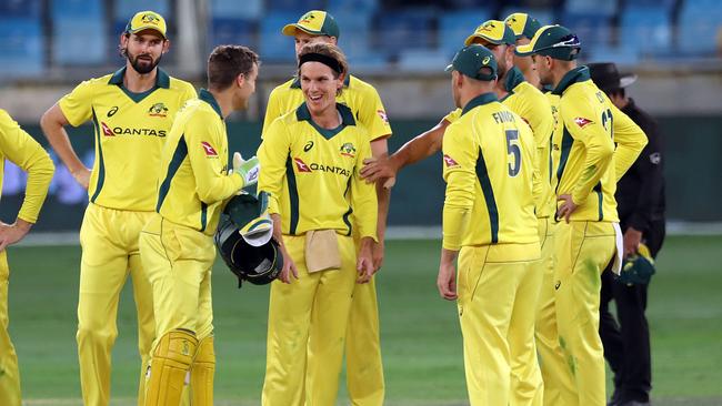 Australian cricketers Adam Zampa celebrates the dismissal of Pakistani cricketer Shan Masood. Picture: Mahmoud Khaled/AFP