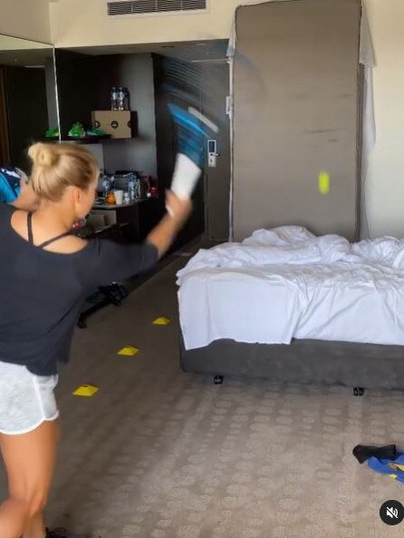 In a video posted to Instagram, Yulia Putintseva makes the most her time in hotel quarantine in Melbourne. Picture: Instagram @yulia_putintseva