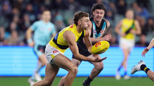 ADELAIDE, AUSTRALIA – JULY 20: Sam Banks of the Tigers handpasses the ball during the 2024 AFL Round 19 match between the Port Adelaide Power and the Richmond Tigers at Adelaide Oval on July 20, 2024 in Adelaide, Australia. (Photo by Sarah Reed/AFL Photos via Getty Images)