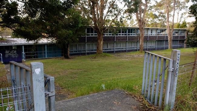 Beacon Hill High pictured after it was closed. Picture: Martin Lange.