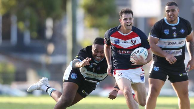 Toby Elliott on the charge for Erina. Picture: Sue Graham