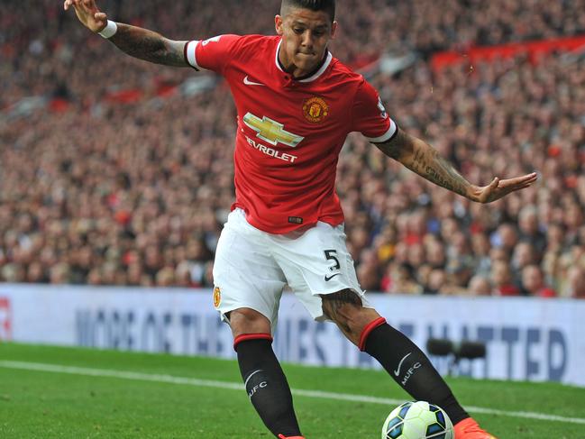 Manchester United's Argentinian defender Marcos Rojo crosses the ball during the English Premier League football match between Manchester United and Queens Park Rangers at Old Trafford in Manchester, north west England on September 14, 2014. AFP PHOTO/PAUL ELLIS RESTRICTED TO EDITORIAL USE. No use with unauthorized audio, video, data, fixture lists, club/league logos or “live” services. Online in-match use limited to 45 images, no video emulation. No use in betting, games or single club/league/player publications.