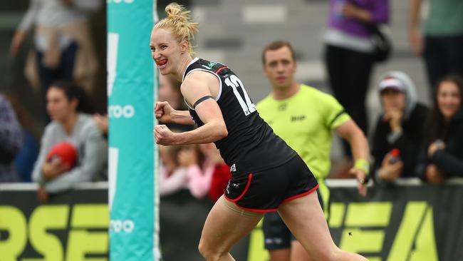 Kate Shierlaw of the Saints celebrates a goal in the Round 1 win over the Bulldogs. Picture: Robert Cianflone/Getty Images.