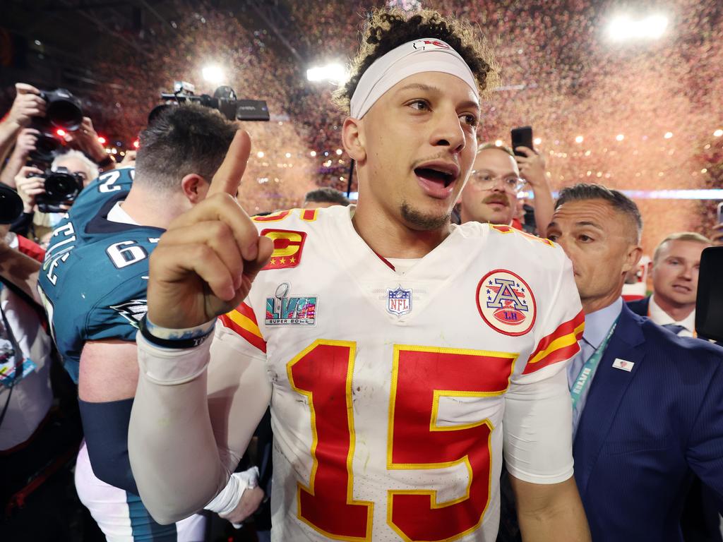 Video: Cool moment for Patrick Mahomes, dad after Super Bowl