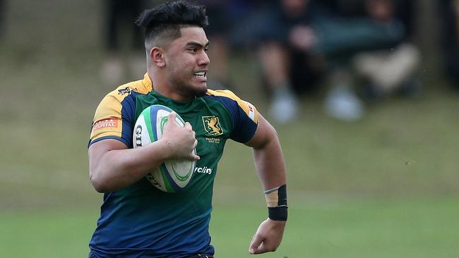 Sione Tui of Melbourne breaks clear to score the winning try during the VRU Dewar Shield grand final in 2018. Picture: Hamish Blair