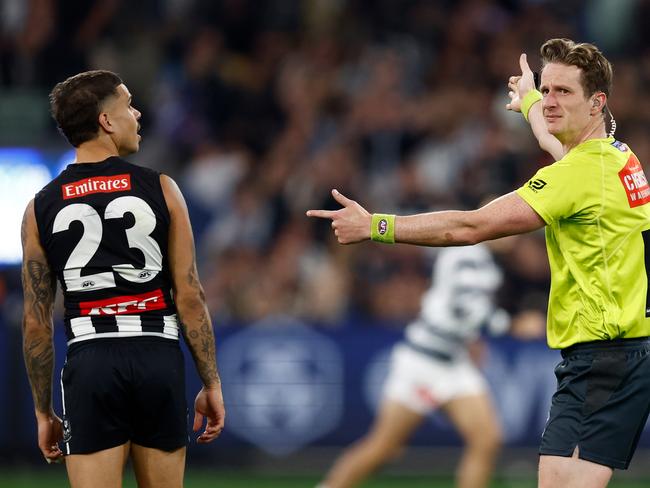 MELBOURNE, AUSTRALIA - MAY 03: Hayden Gavine, AFL Field Umpire signals a free kick against Bobby Hill of the Magpies during the 2025 AFL Round 08 match between the Collingwood Magpies and the Geelong Cats at the Melbourne Cricket Ground on May 3, 2025 in Melbourne, Australia. (Photo by Michael Willson/AFL Photos via Getty Images)