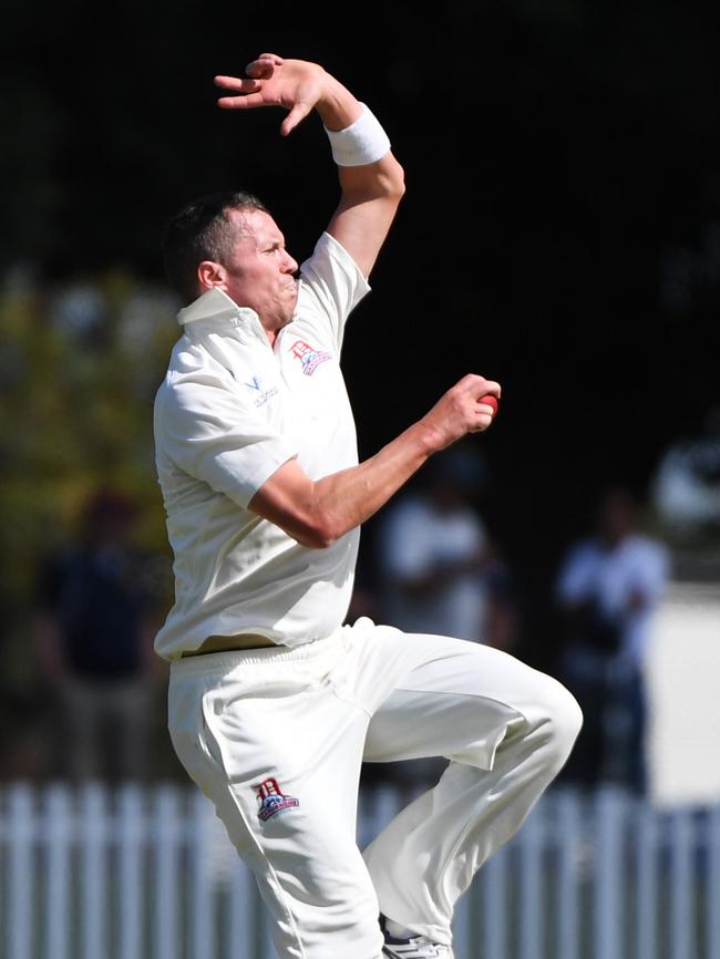 Test paceman Peter Siddle was man of the match for Dandenong.