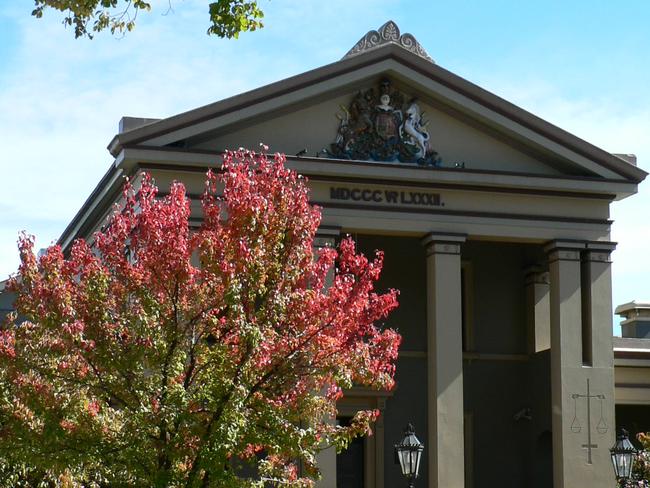 For best weekend magazine Orange travel story. The historic courthouse faces the city's Roberston Park. Pictures Grant Jones