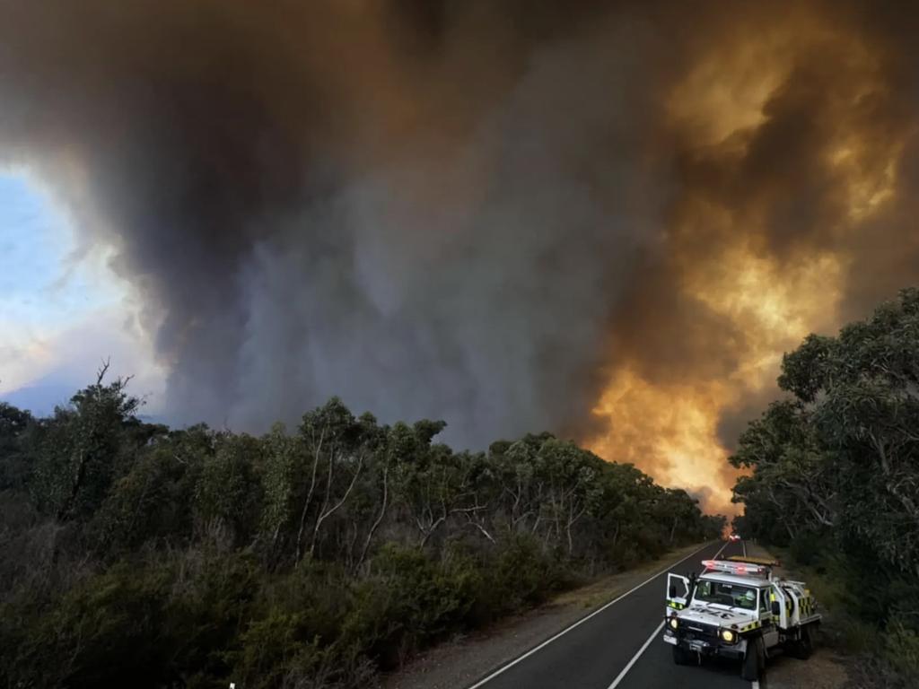 Locals at Moyston and Pomonal have been told to leave now as the fire threat worsens. Picture: Forest Fire Management Victoria