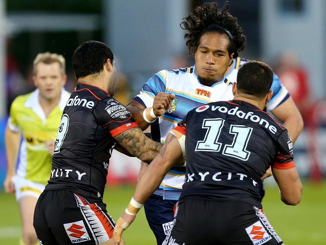 Agnatius Paasi of the Titans is tackled by Issac Luke (left) and Bodene Thompson of the Warriors (right) during the Round 17 NRL match between the New Zealand Warriors and the Gold Coast Titans at Mt Smart Stadium in Auckland, New Zealand, Saturday, July 2, 2016. (AAP Image/David Rowland) NO ARCHIVING, EDITORIAL USE ONLY