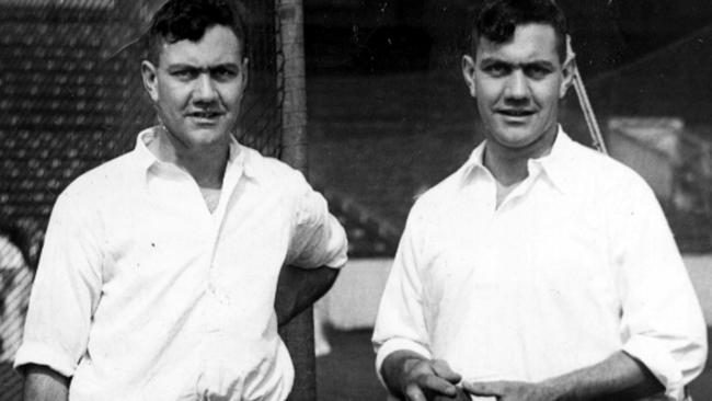 England cricketers Eric (L) &amp; Alec Bedser (R) in 1946. Or possibly the other way around … 