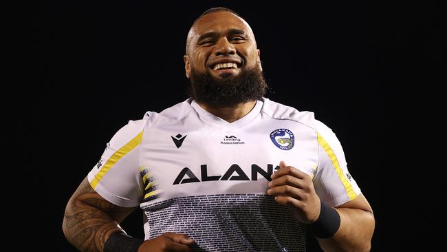 PENRITH, AUSTRALIA - SEPTEMBER 09:  Junior Paulo of the Eels warms up before the NRL Qualifying Final match between the Penrith Panthers and the Parramatta Eels at BlueBet Stadium on September 09, 2022 in Penrith, Australia. (Photo by Mark Kolbe/Getty Images)