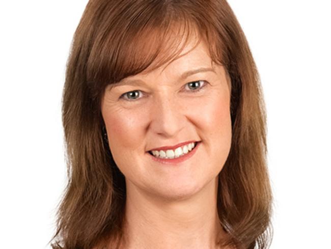 Institutions are cutting their term deposit rates says Canstar’s Justine Davies.