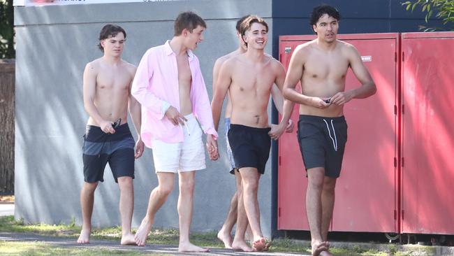Sydney Schoolies arrive in Byron Bay on Saturday. Photograph: Jason O'Brien