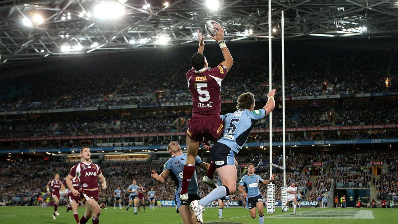 Israel Folau scoring one of the best State of Origin tries for the Maroons in 2008. Picture: Getty Images.