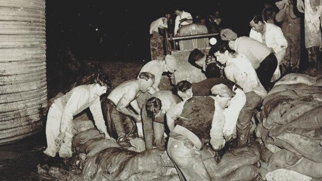 Men work with tractors and sandbags to try to hold the river back during the floods of 1956, the worst recorded floods in SA’s history.