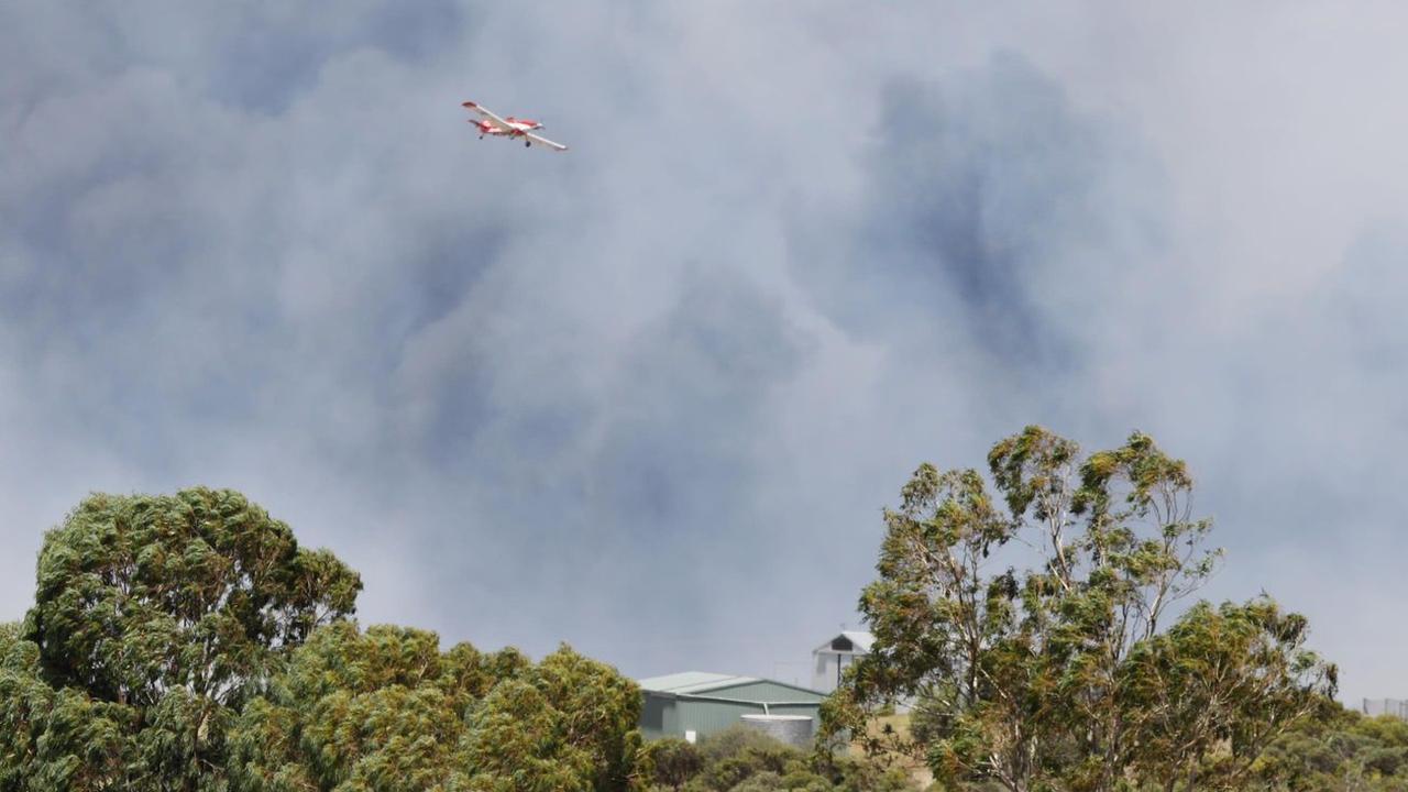 Bushfire burning out of control at Port Lincoln. Picture: Robert Lang