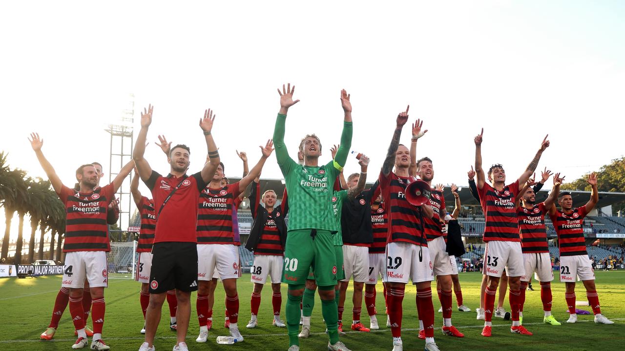 Mariners hopes of third straight A-League championship fading fast after Wanderers defeat