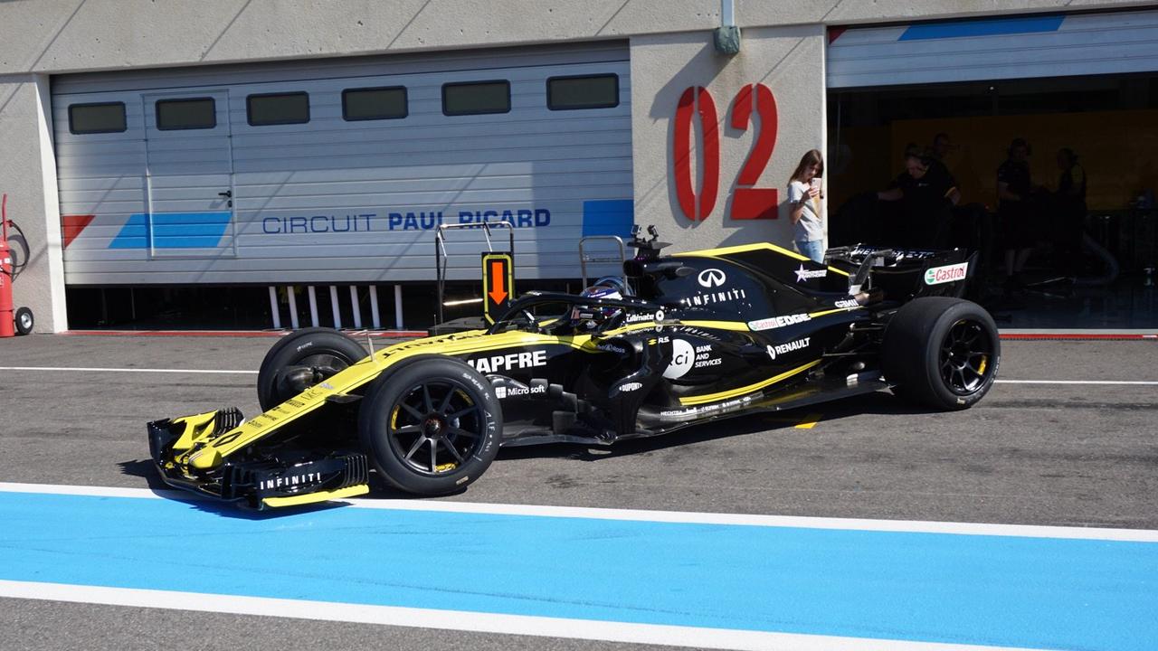 The modified Renault shows off the 18-inch tyres at Paul Ricard.