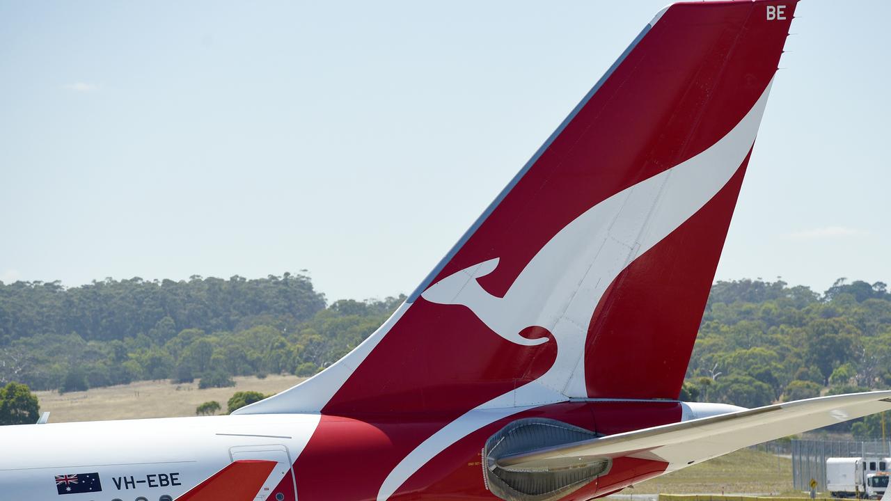 Qantas is urging customers to “bear” with them. Picture: NCA NewsWire / Andrew Henshaw