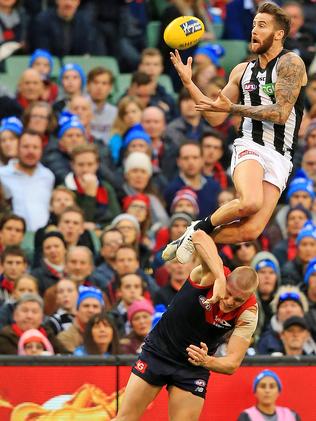 Jeremy Howe takes a hanger against Melbourne. Picture: Mark Stewart