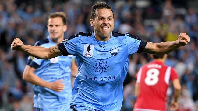 Bobo celebrates after winning it for Sydney FC. (AAP Image/Dan Himbrechts)