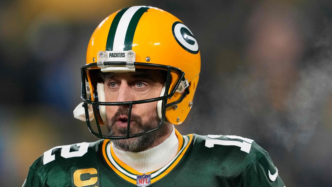 GREEN BAY, WISCONSIN - JANUARY 08: Aaron Rodgers #12 of the Green Bay Packers warms up prior to the game against the Detroit Lions at Lambeau Field on January 08, 2023 in Green Bay, Wisconsin. Patrick McDermott/Getty Images/AFP (Photo by Patrick McDermott / GETTY IMAGES NORTH AMERICA / Getty Images via AFP)