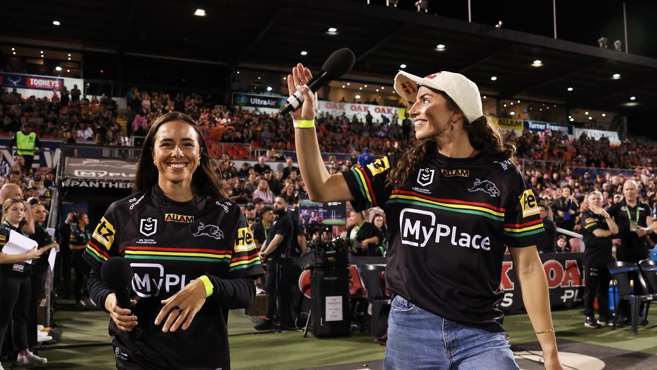 Noemie Fox (L) and Jessica Fox (R) attend the round 26 NRL match between Penrith Panthers and South Sydney Rabbitohs. (Photo by Matt King/Getty Images)