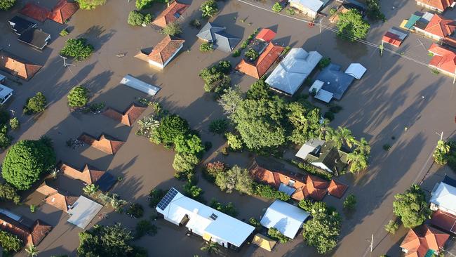 Yeronga houses submerged by flood waters on January 13, 2011. A landowner says he can save 170 homes from flooding, but a councillor disagrees. Picture: Jonathan Wood/Getty Images 