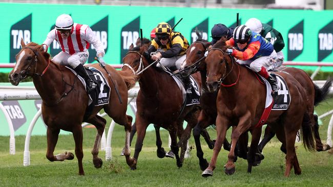 Bella Nipotina (right) gets the better of Giga Kick (left) to win the 2024 The Everest. Picture: AFP