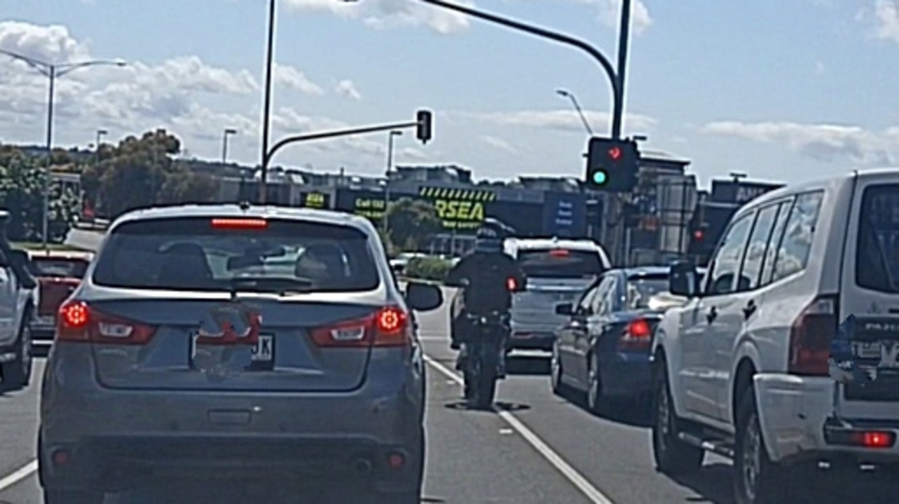 Reckless dirt bike rider captured lane splitting ‘on one wheel’