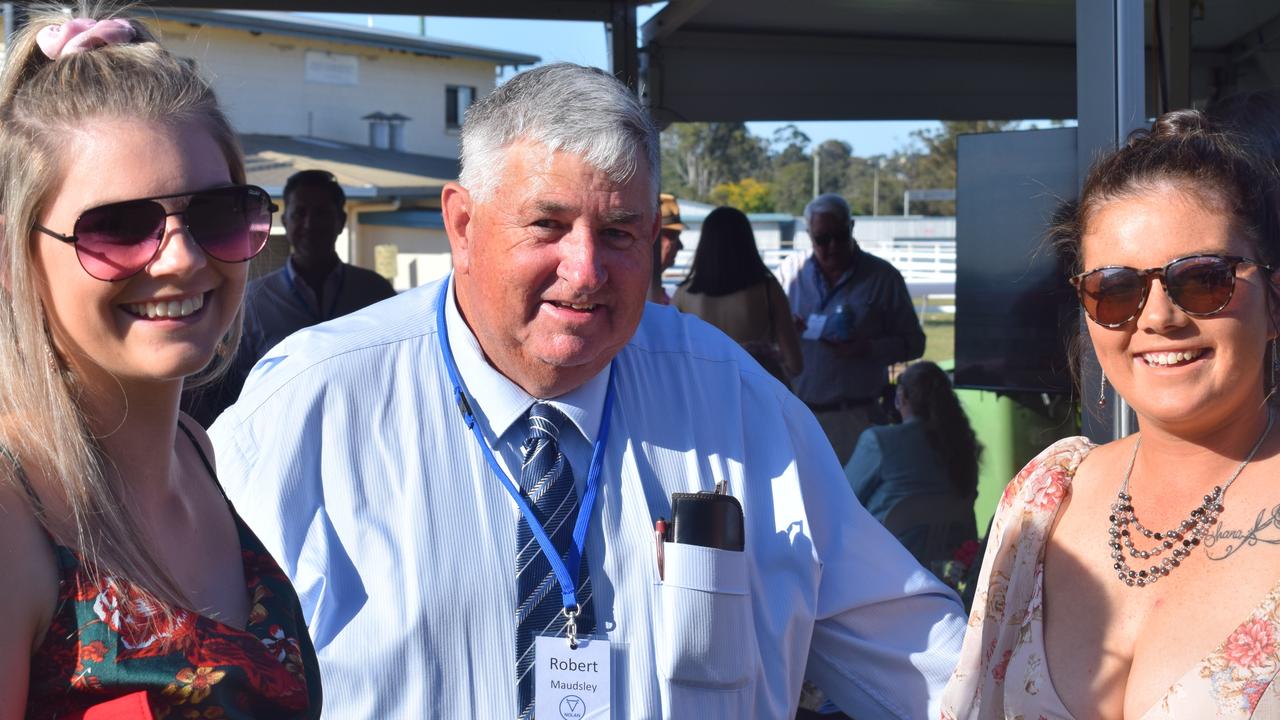 Packed crowd enjoys Gympie’s biggest raceday of the year | Photo ...