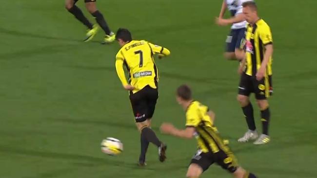 Gui Finkler fails in his back third.