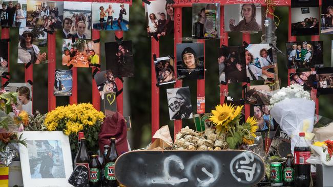 Mona Vale Skate Park became a makeshift shrine to Oscar Valentin following his death in April, 2018. (AAP Image / Julian Andrews).