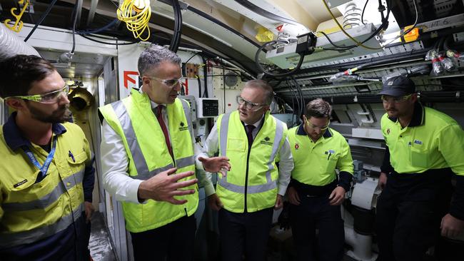 Anthony Albanese and Peter Malinauskas speak to workers on a Collins-class submarine at the Osborne Naval Shipyard in Adelaide. NCA NewsWire / David Mariuz