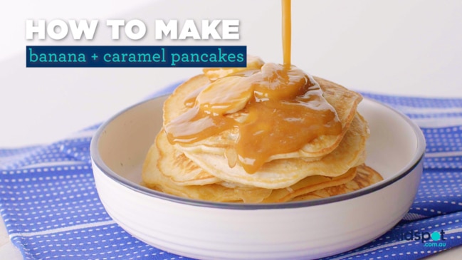 How to make banana and caramel pancakes