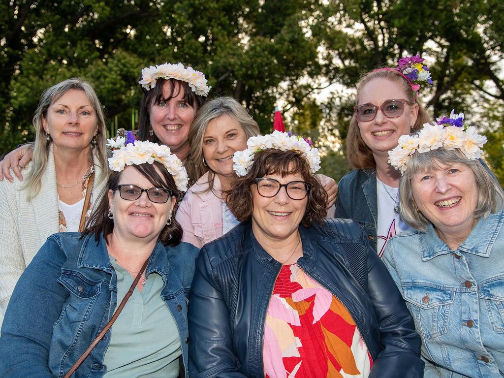 Lynndell Tulk, Lorraine Wilson, Maria Barrett, Dona Bradow, Tanya Neumann, Jo Story, Stacey Devine. Festival of Food and Wine, Queens Park, Toowoomba Carnival of Flowers. Saturday September 10, 2022 Picture: Bev Lacey