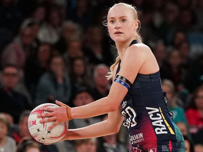 Jo Weston of the Vixens controls the ball during the Round 13 Super Netball match between the Melbourne Vixens and the Sunshine Coast Lightning at Melbourne Arena in Melbourne, Sunday, August 18, 2019.  (AAP Image/Scott Barbour) NO ARCHIVING, EDITORIAL USE ONLY