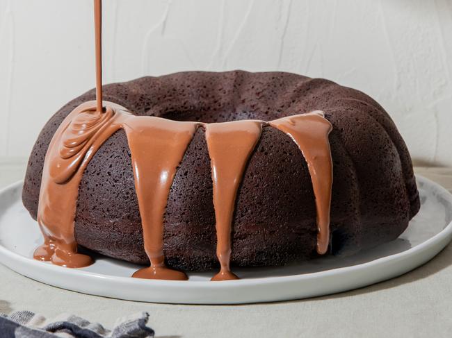 EMBARGO FOR TWAM, 31 MAY 2025. FEE MAY APPLY. TWAM Food. Chicken Meatballs, beans and broth, Chocolate Olive Oil Cake, recipe by Lizzie Hewson. Photo: Nikki To / TWAM