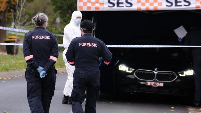 MELBOURNE, AUSTRALIA - NewsWire Photos MAY 8, 2023: Forensic police and homicide Squad detectives are investigating following the death of a man in Taylors Hill Picture: NCA NewsWire /Luis Enrique Ascui