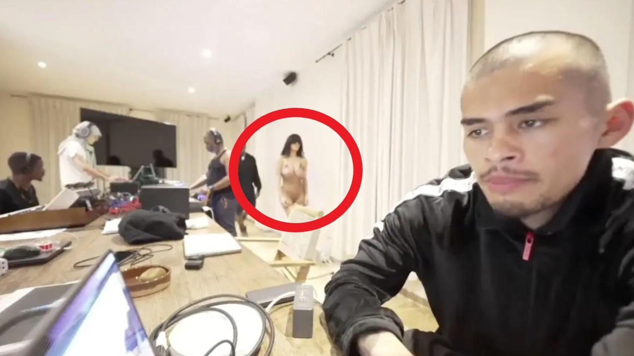 Bianca Censori suddenly appeared in the back of the livestream.