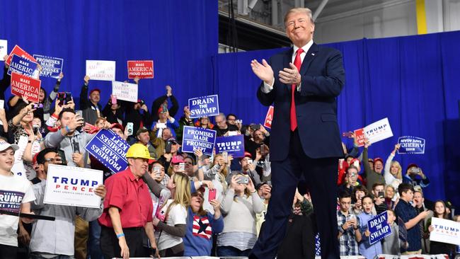 US President Donald Trump greets supporters at the Make America Great Again Rally on March 10, 2018 in Moon Township, Pennsylvania. (AFP photo)