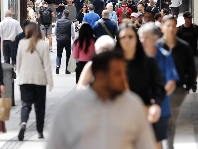 Busy streets in the Brisbane CBD, Brisbane, 9th August 2023.  Workers are returning to the Brisbane CBD.  (Image/Josh Woning)